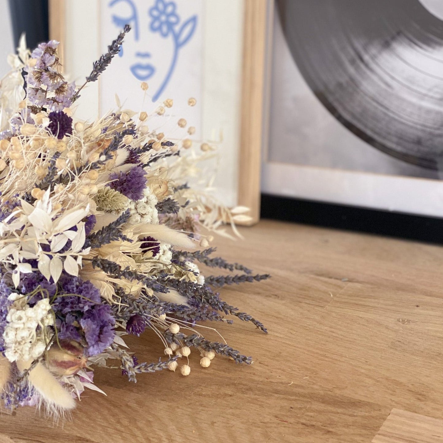 bouquet de fleurs sechees violet et blanc lavande