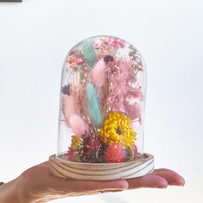 grand globe samba fleurs sechees multicolores sous verre