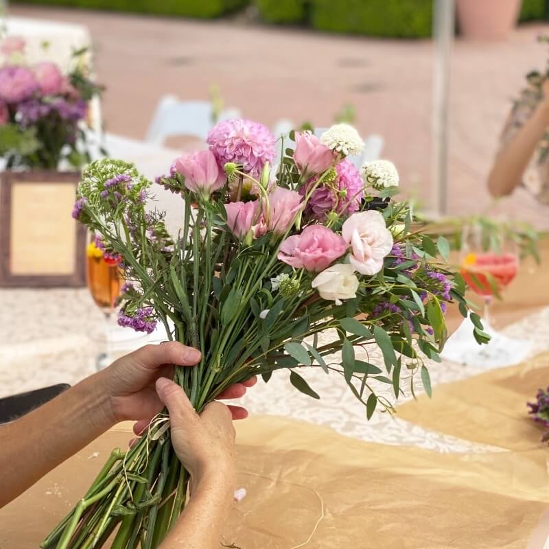 apprendre à faire un bouquet de fleurs de saison