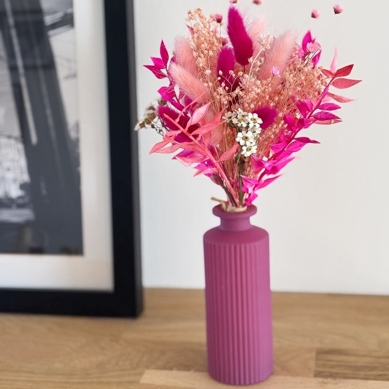Mini bouquet de fleurs séchées et vase en verre assorti rose