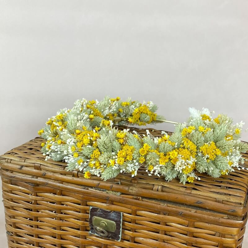 couronne-fleurs-sechees-buccolique-champetre-verte-jaune-blanche