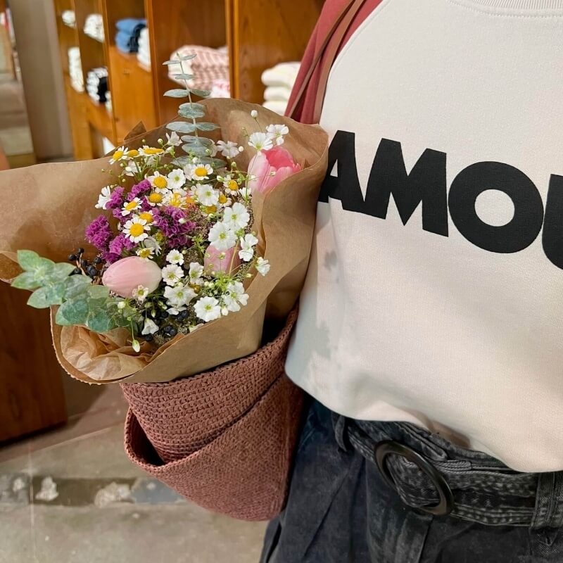 décoration florale d'une boutique de mode