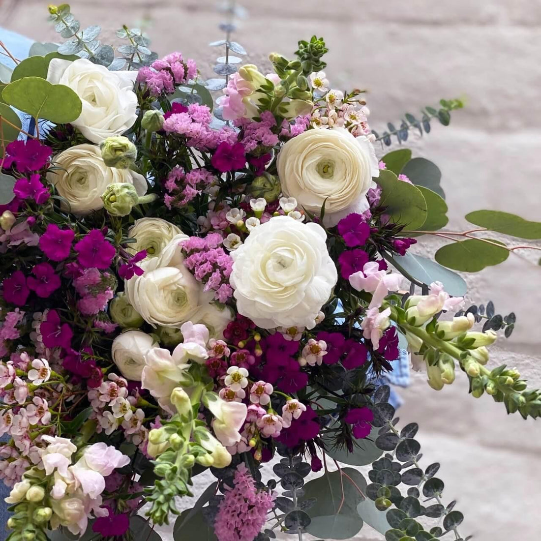 Flower care - 5 easy steps for longer lasting bouquets - by Cabane - sustainable floral design studio in California