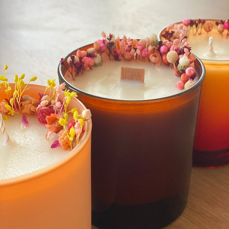 bougie fleurie pot ambré petites fleurs roses