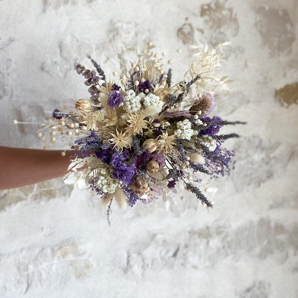 bouquet de fleurs sechees violet et blanc lavande