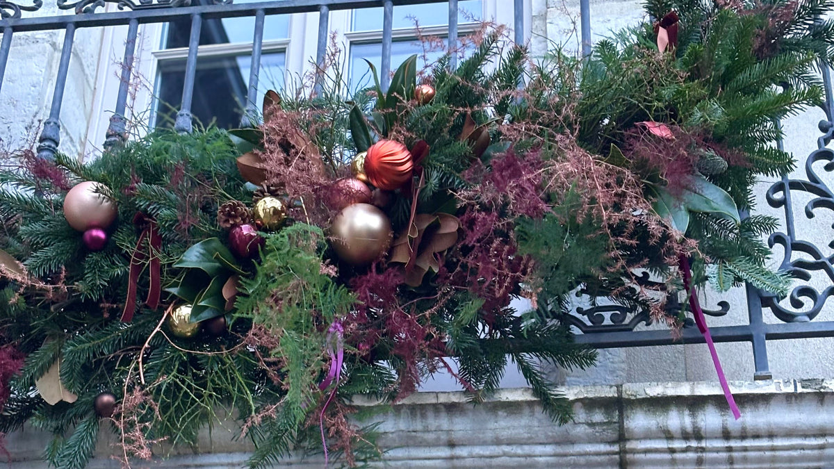 Décor de Noël pour hôtel à Biarritz · Hôtel de Silhouette | Cabane