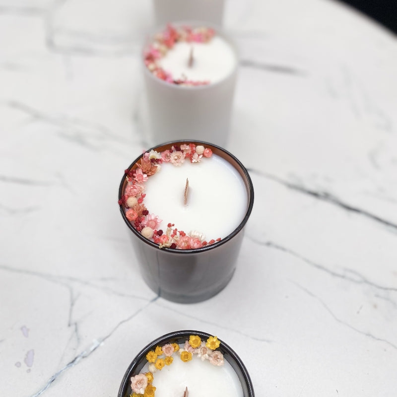 bougie-fleurie-teintes-caramel