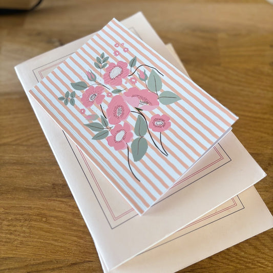 petit carnet A6 avec illustration florale style aquarelle dans les tons rose 