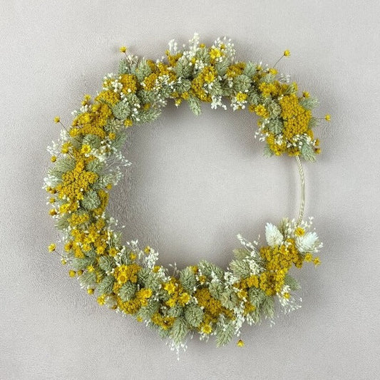 couronne-fleurs-sechees-buccolique-champetre-verte-jaune-blanche