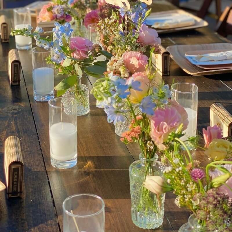 decoration florale table mariage soliflores fleurs pastel