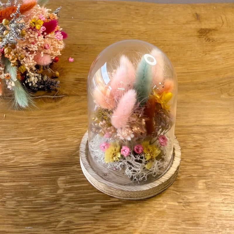 globe fleuri samba flora avec des fleurs séchées dans les tons rose, bleu, jaune, orange